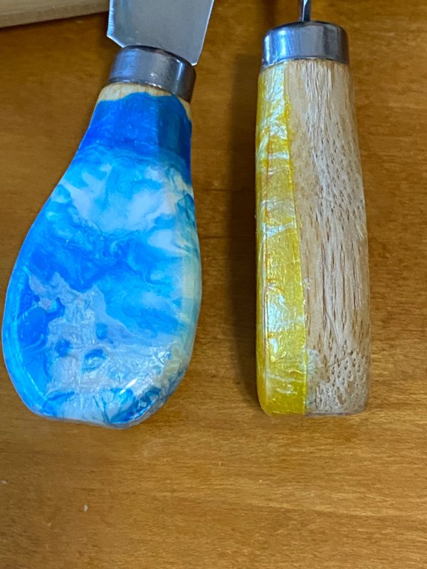 pour painted cheese knives side view