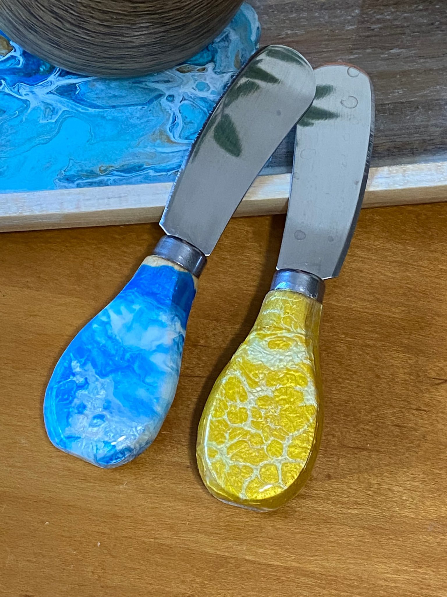 cheese knives pour painted with resin